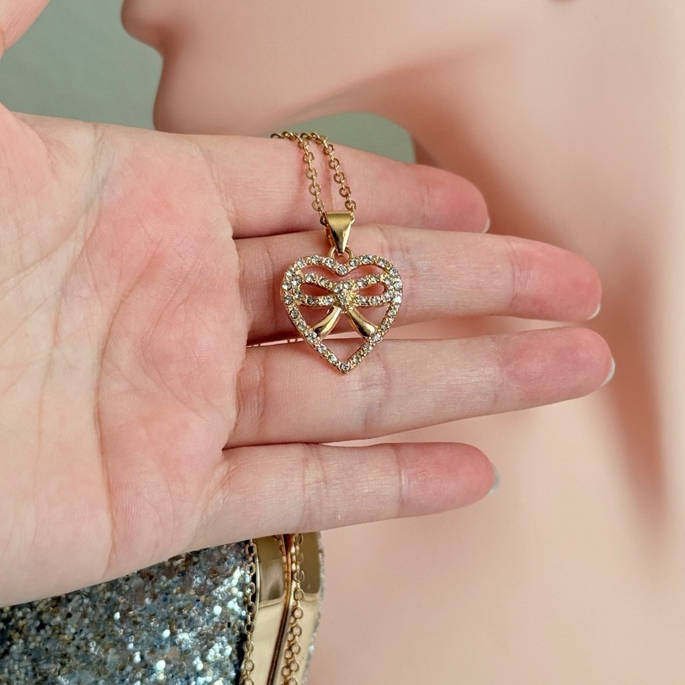 ⚜️ Elegant Gold Heart Pendant Necklace - Picture 4 of 7